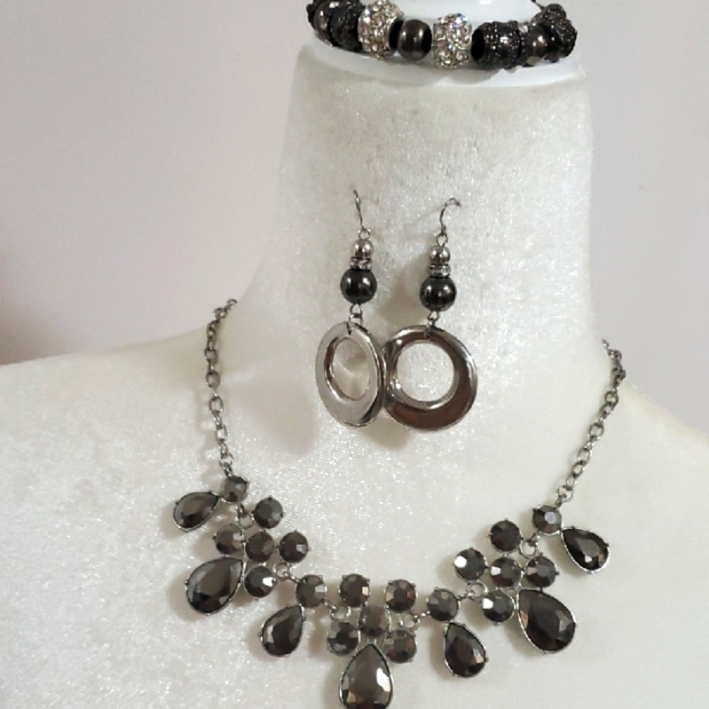 Elegant Black and Silver 3 Piece Jewelry Set